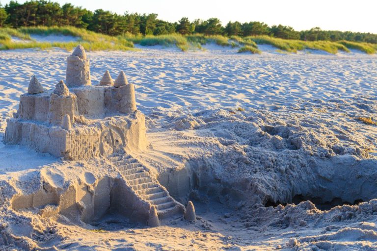 Wir zeigen Ihnen wie Sie eine gute Sandburg bauen