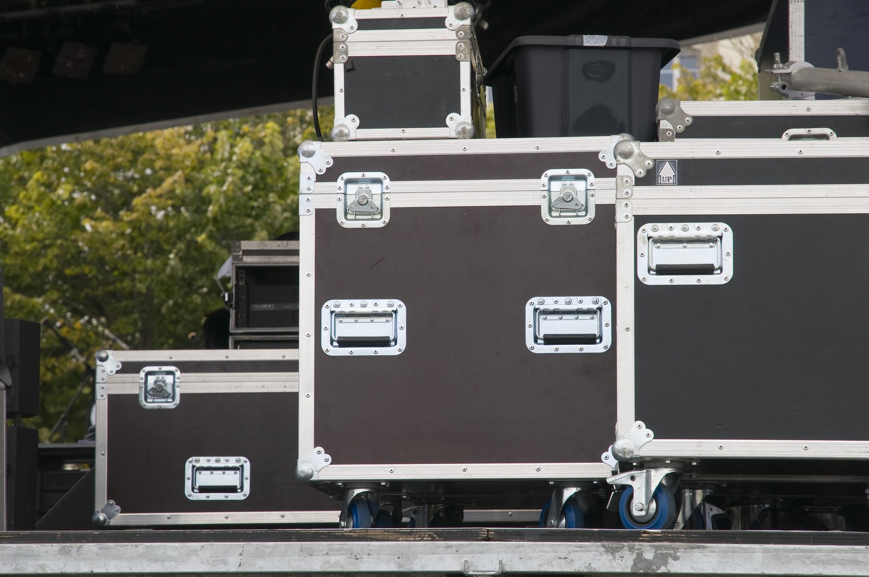 Flightcases kaufen Robuste Kisten für wichtige Transporte 4QUA