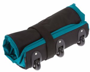 Eine blau-schwarze Reisetasche