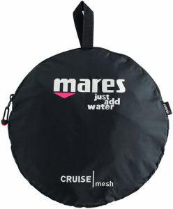 Vorderseite einer schwarzen Tauchtasche